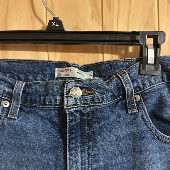 Signature by Levi Strauss & Co. Men’s Athletic Fit Jeans - Picture 2 of 7